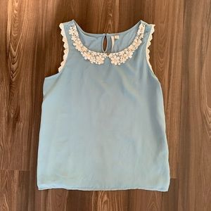 Sleeveless Lace collar blouse